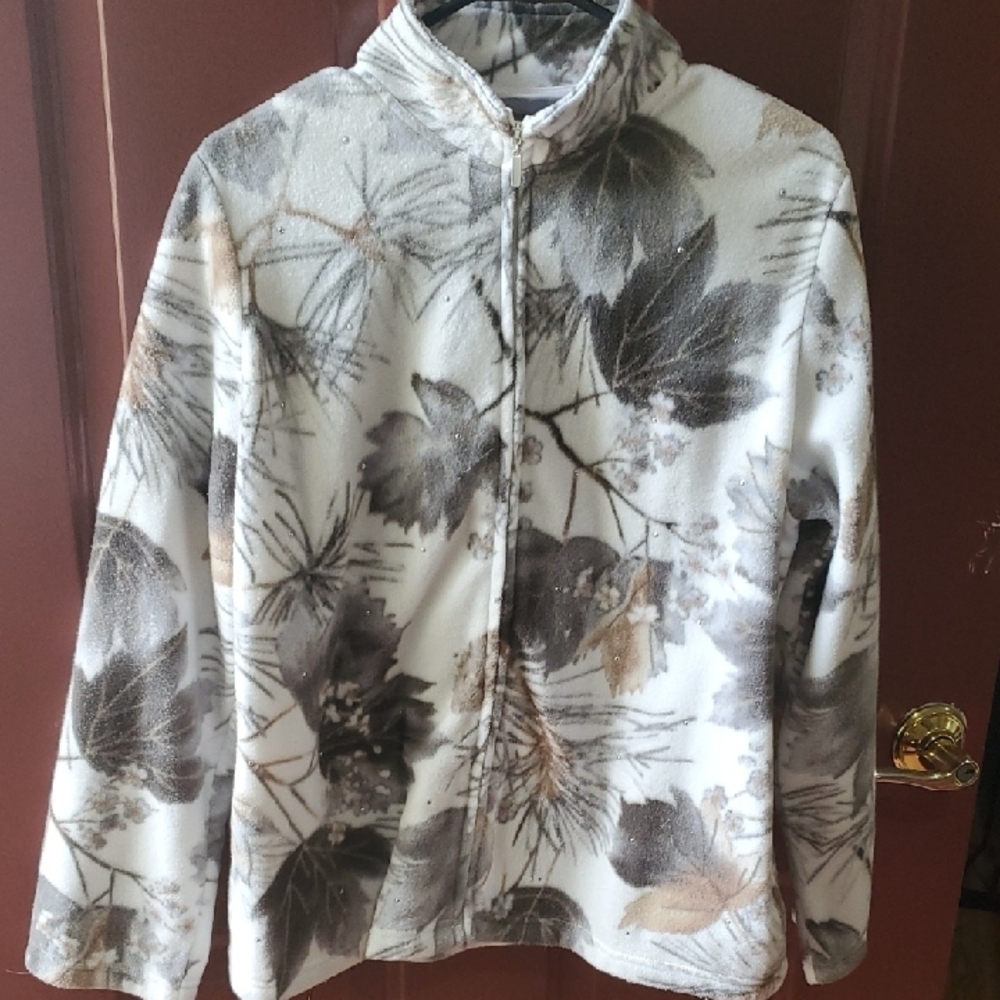 Alfred Dunner Cream and Gray Teddy Fleece Full Zip Jacket Medium.
